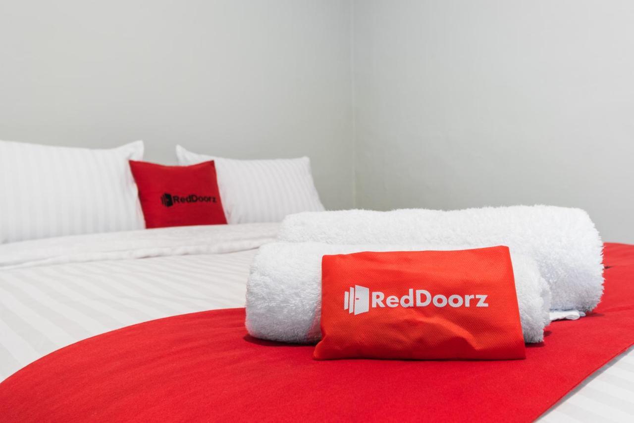Reddoorz Plus Near Rs Usu Medan 2 Exterior photo